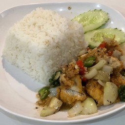 ข้าวไก่กรอบพริกไทยดำ