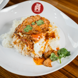 ข้าวไก่ กระเทียมไข่ย้อย