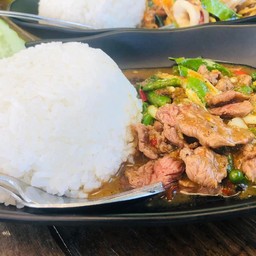 ผัดกระวานราดข้าว