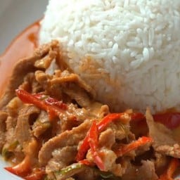 พะเเนงหมูราดข้าว