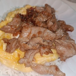 ข้าวหมูทอดกระเทียม