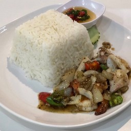 ข้าวผัดพริกไทยดำทะเล