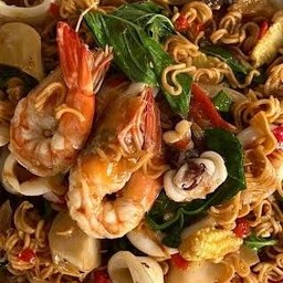 ผัดมาม่าขี้เมาทะเล