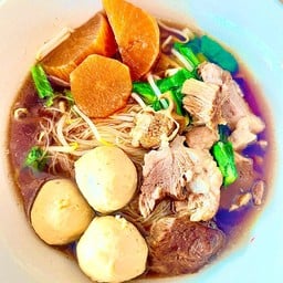 พี่เบอร์ก๋วยเตี๋ยวโครงไก่ตุ๋น