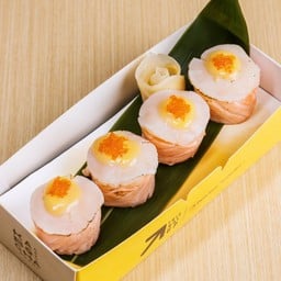 Aburi hotate salmon roll