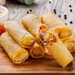 ปอเปี๊ยะไก่ (ชิ้นละ)