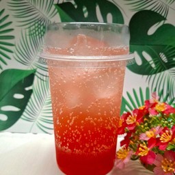 น้ำแดงโซดา