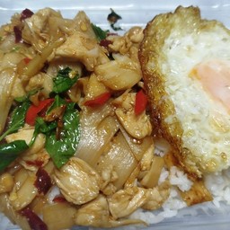 ผัดหน่อไม้ไก่ใส่ใบโหระพา