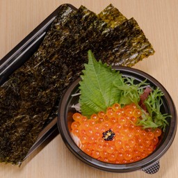 Ikura sashimi