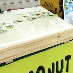 ร้านน้ำมะพร้าวน้ำหอมแท้100%  ตลาดดวงพลอย