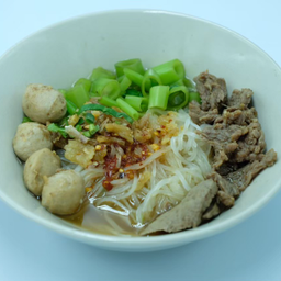 ก๋วยเตี๋ยว เนื้อ น้ำใส T Clear Soup Noodle (Beef)	清汤河粉(牛肉)