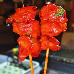 ไก่แดงปิ้ง 3 ไม้ + ข้าวเหนียว 1 ห่อ