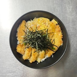 ข้าวหน้าหมูทอดญี่ปุ่น ( คัตสึด้ง )