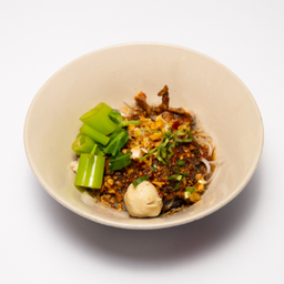 ก๋วยเตี๋ยวแห้งเนื้อ  T Dried Noodle (Beef)	干捞粉(牛肉)