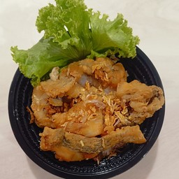 ข้าวปลาทอดกระเทียม
