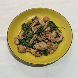 กะเพราคั่วพริกแห้งไก่