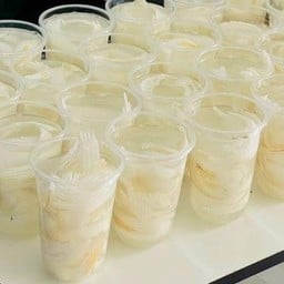 มะพร้าวน้ำหอมบ้านแพ้วแท้ 100% มีเนื้อมะพร้าวอ่อนๆ (ไม่มีน้ำแข็ง)