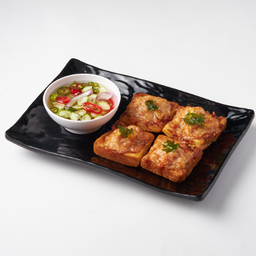 ปัง!หน้ากุ้ง (4 ชิ้น) T  Crispy prawn and minced pork toast in thai style  泰式香虾肉-猪肉末面包