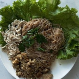 หมี่ไก่ฉีก ซอสโบราณ พลีโน่60