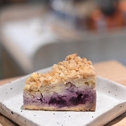 Blue Berry Crumble Cheese Cake