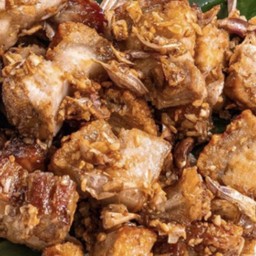 (เป็นกับ) หมูกรอบทอดกระเทียม