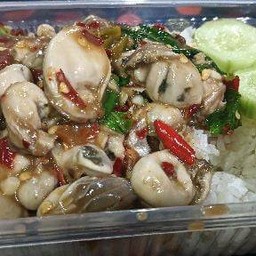 ข้าวกระเพราหอยนางรม