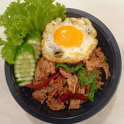 กระเพราเนื้อไข่ดาว