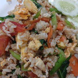 ข้าวผัดผักรวมไข่
