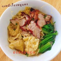 ก๋วยเตี๋ยว เกี๊ยวกุ้งหมูแดงน้ำใส