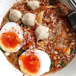 ก๋วยเตี๋ยวต้มยำ ไข่ยางมะตูม