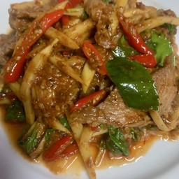 เนื้อผัดพริกแกง