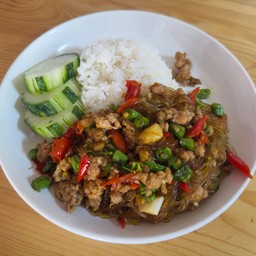 ข้าวกระเพรา วุ้นเส้นหมูสับ