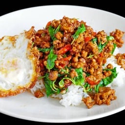 กะเพราราดข้าว+ไข่ยางมะตูม