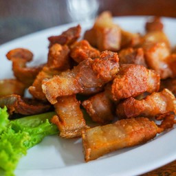 สามชั้นทอด+แจ่ว+ชุดผัก