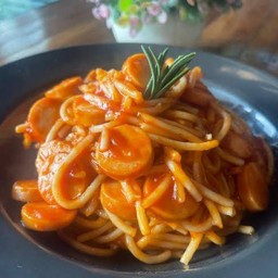 สปาเก็ตตี้ใส้กรอกซอสมะเขือเทศ