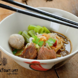 ก๋วยเตี๋ยวเรือเนื้อน้ำตก T  Thicken Soup Noodle (Beef)  泰式浓汤牛肉船粉