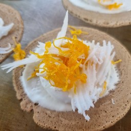 ขนมเบื้องไทยไส้ฝอยทอง+มะพร้าว