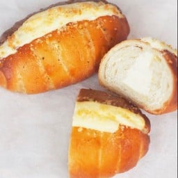 Shi o pan Garlic cream cheese (ชิโอะปังครีมชีสกระเทียม)