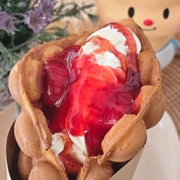 วาฟเฟิลฮ่องกง วิปครีมสตรอเบอร์รี่