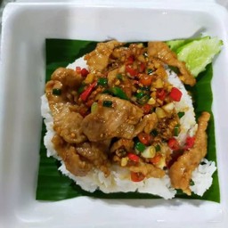 หมูนุ่มคั่วพริกเกลือราดข้าว