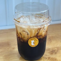 โอเลี้ยงยกล้อใส่แก้ว