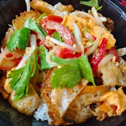 ข้่าวราดยำไข่ดาว