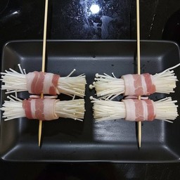 สามชั้นพันเห็ดเข็มทอง