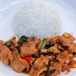 กระเพราหมูชิ้น (ติ่นใหย่)