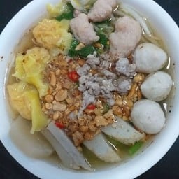 เกี๊ยวน้ำ เครื่องลูกชิ้น หมูเด้งน้ำใส