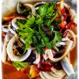 ยำปลาหมึก