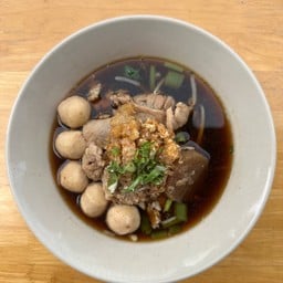 ร้านก๋วยเตี๋ยวเรือ เส้นแม่ส่ง ตลาดแม่บ้าน คลองสอง