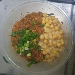 ก๋วยเตี๋ยวหมาล่าหมูสับ+ถั่ว (ราคานี้ไม่รวมไข่ตุ่น)