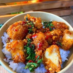 ข้าวกะเพราไก่กรอบ