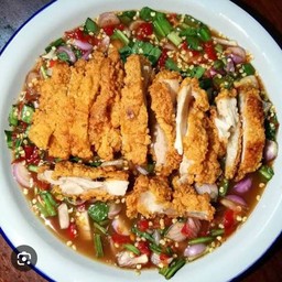 ยำไก่กรอบ